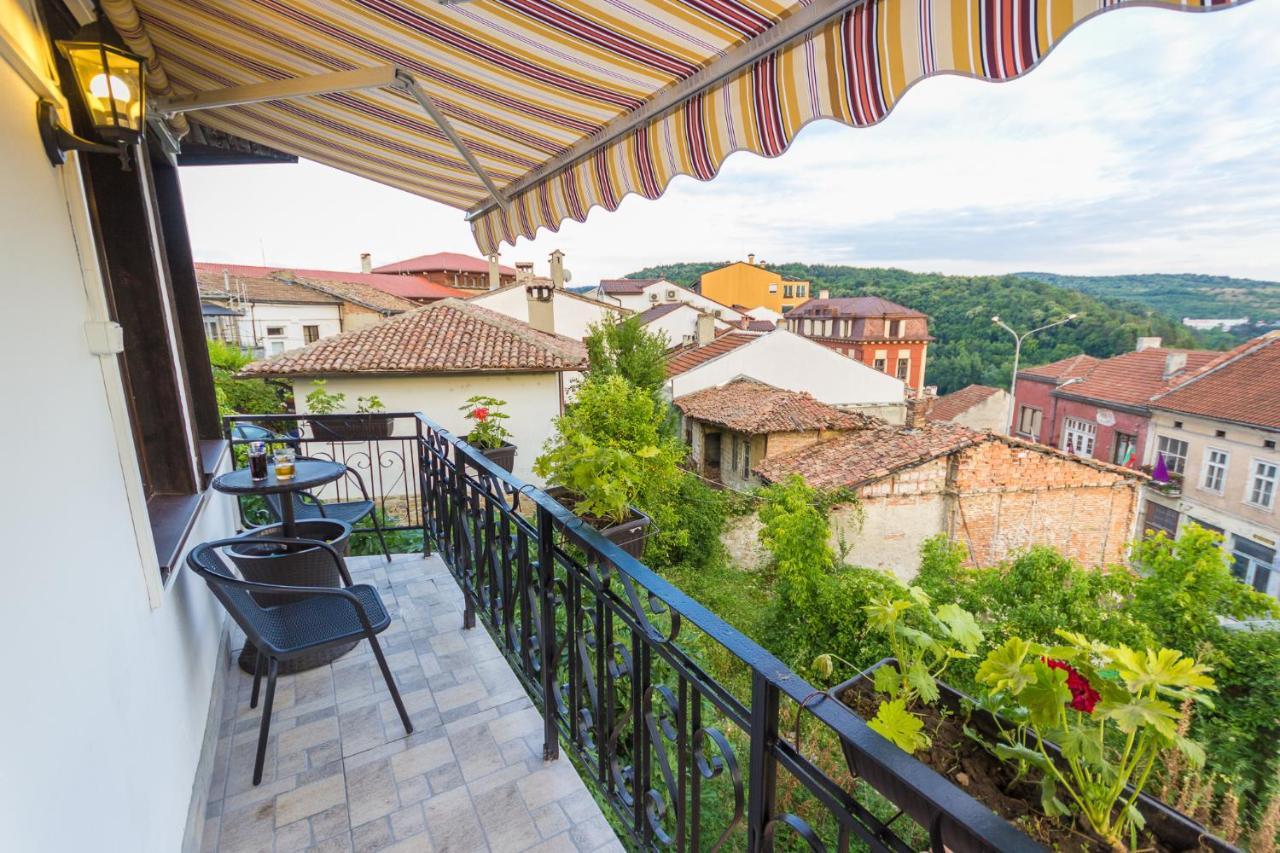 Apartment Zdravets, In The Heart Of The Old City Велико-Тырново Экстерьер фото